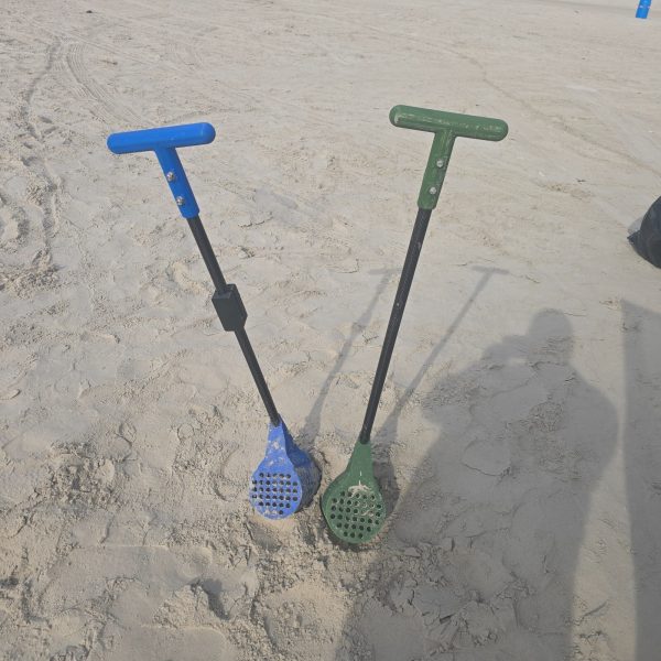 Metal Detecting Beach Sand Scoop – ABS Basket, Carbon Fiber Shaft, Custom Color