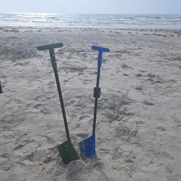 Metal Detecting Beach Sand Scoop – ABS Basket, Carbon Fiber Shaft, Custom Color